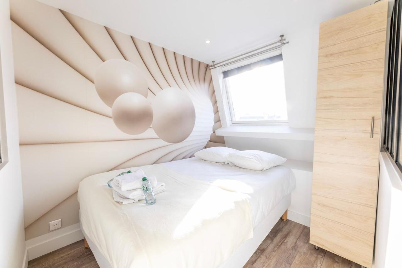 Amazing Apartment Under The Roof In Paris 8Th Exterior photo